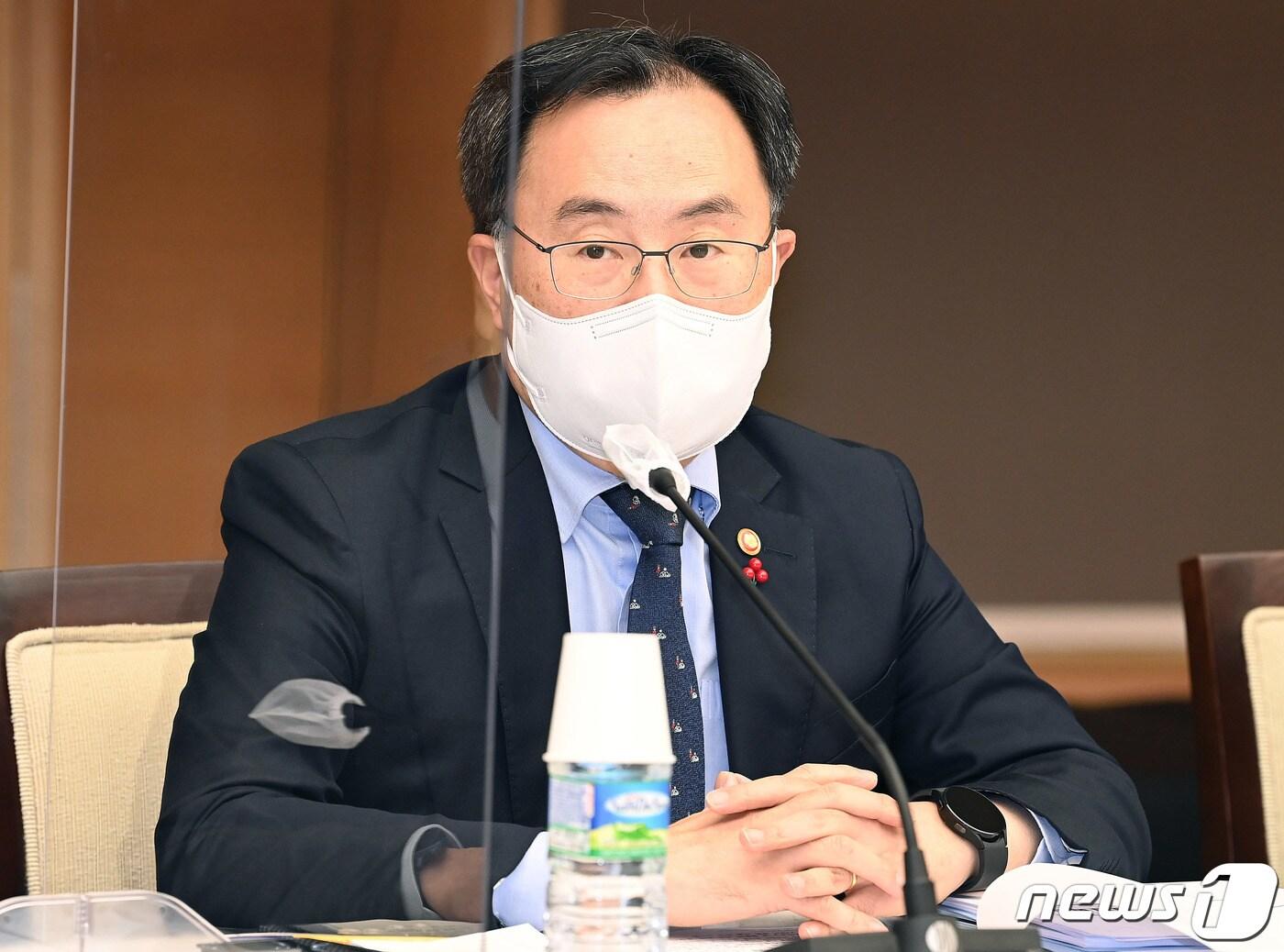 본문 이미지 - 문승욱 산업통상자원부 장관이 13일 서울 중구 대한상공회의소에서 열린 '무역·공급망 점검회의'에서 모두발언하고 있다. 2022.1.13/뉴스1 ⓒ News1 이승배 기자