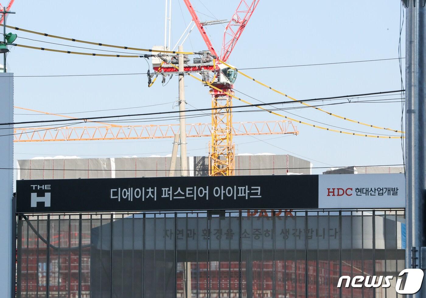 본문 이미지 - 지난해 1월13일 서울 강남구 개포1동 주공아파트 재건축(디에이치 퍼스티어 아이파크) 현장. 2022.1.13/뉴스1 ⓒ News1 허경 기자