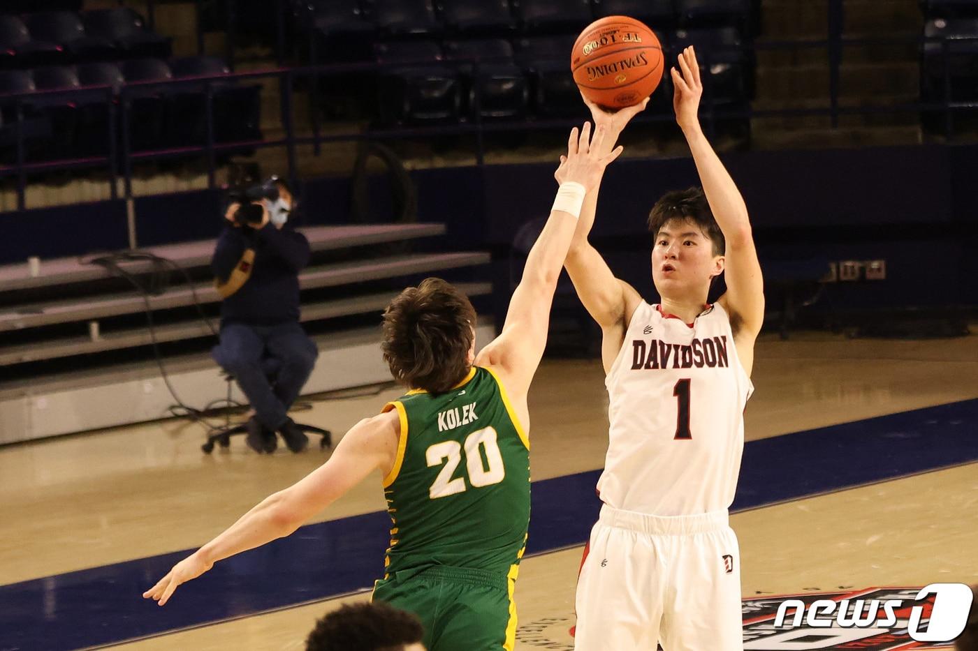 이현중의 슛 장면. ⓒ 로이터=뉴스1