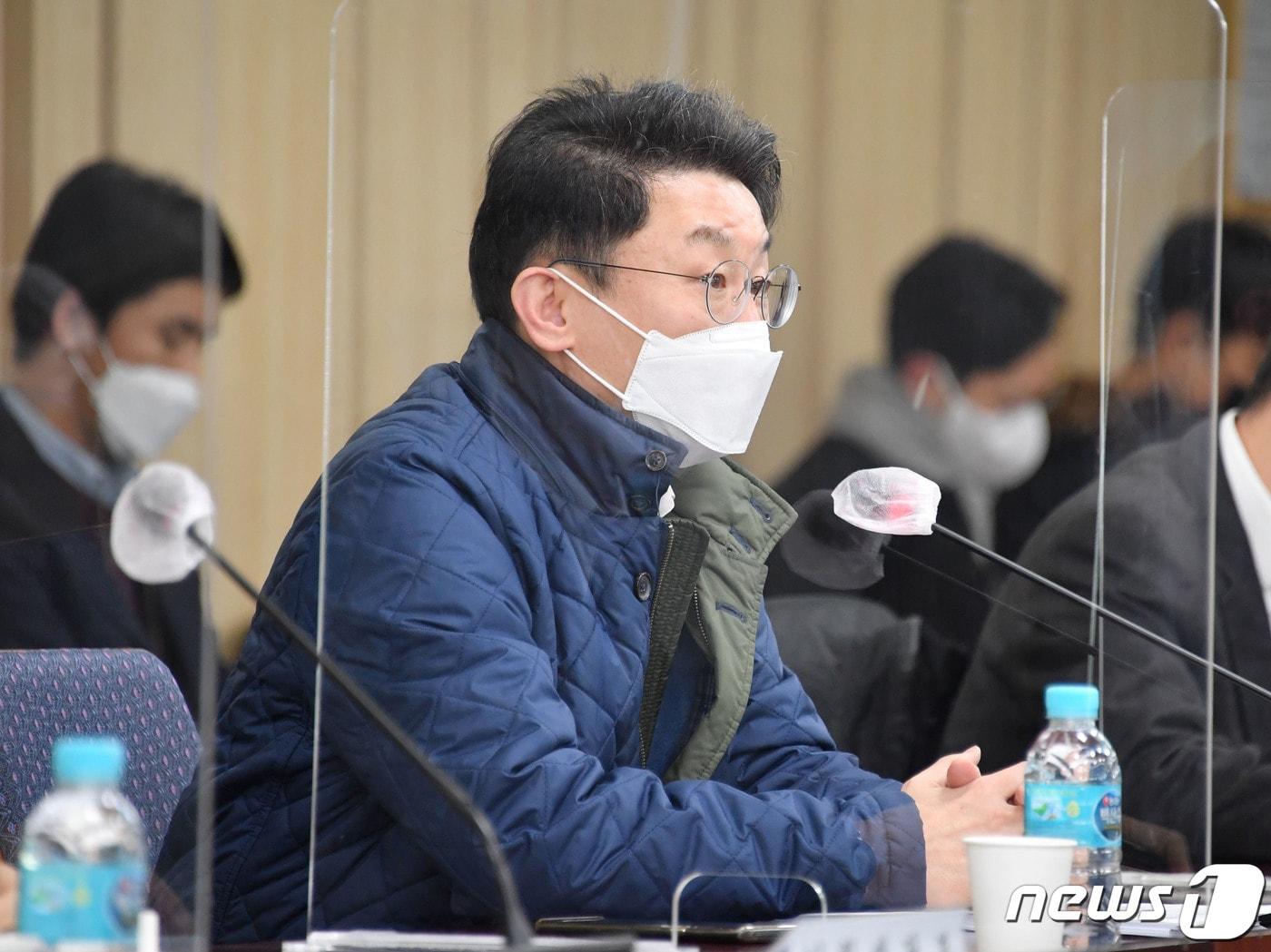본문 이미지 - 이억원 기획재정부 차관이 14일 서울시농수산식품공사에서 열린 '제2차 물가관계차관회의'에서 모두발언을 하고 있다. (기획재정부 제공) 2022.1.14/뉴스1