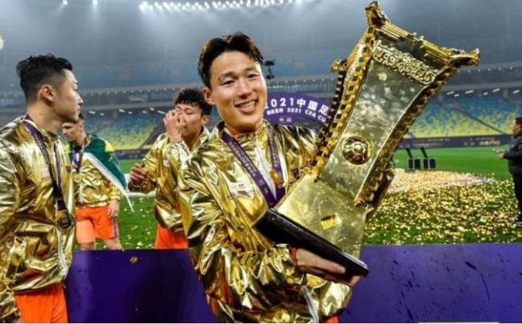 본문 이미지 - 중국 산둥에서 뛰고 있는 손준호. (시나닷컴 캡처) ⓒ 뉴스1