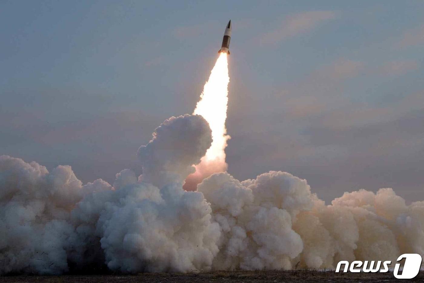 북한의 탄도미사일 발사 모습. [국내에서만 사용가능. 재배포 금지. DB 금지. For Use Only in the Republic of Korea. Redistribution Prohibited] rodongphoto@news1.kr