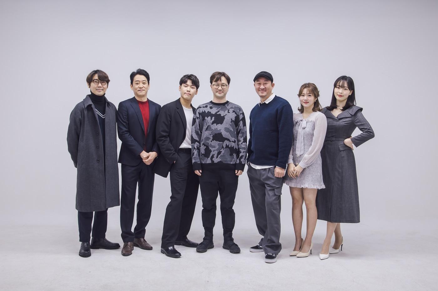 (왼쪽부터) 이과장, 김경민, 남현우, 서주완 감독, 강성훈, 진아진, 김태영/ 사진제공=왓챠 ⓒ 뉴스1