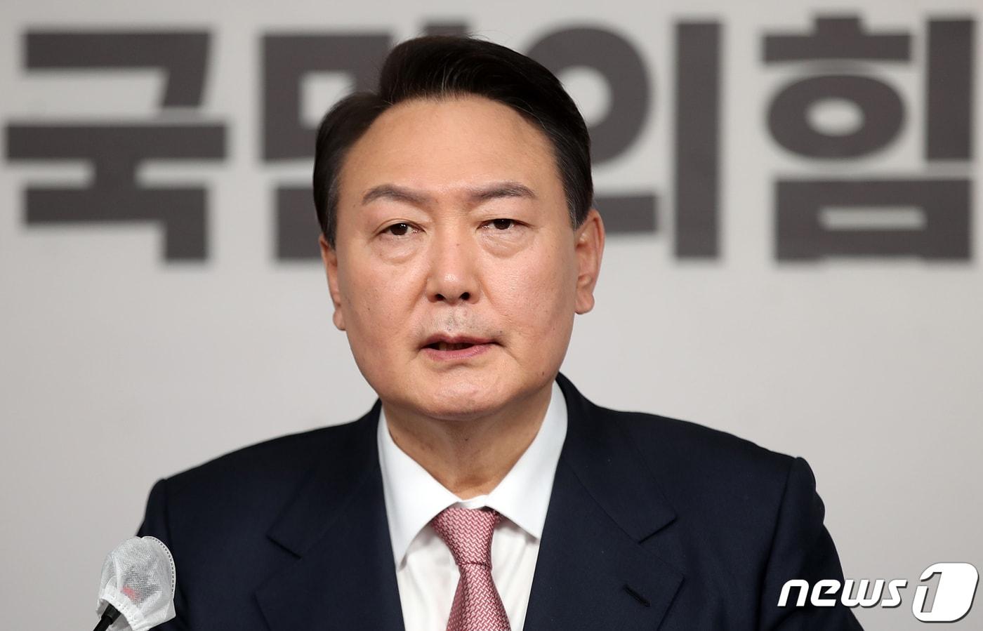 윤석열 국민의힘 대선 후보가 19일 오전 서울 여의도 당사에서 '장애와 비장애의 경계 없는 나라' 장애인 정책 공약을 발표하고 있다. 2022.1.19/뉴스1 ⓒ News1 오대일 기자