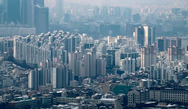 본문 이미지 -  서울 중구 남산에서 바라본 서울시내 아파트의 모습. 2022.1.2/뉴스1 ⓒ News1 김진환 기자