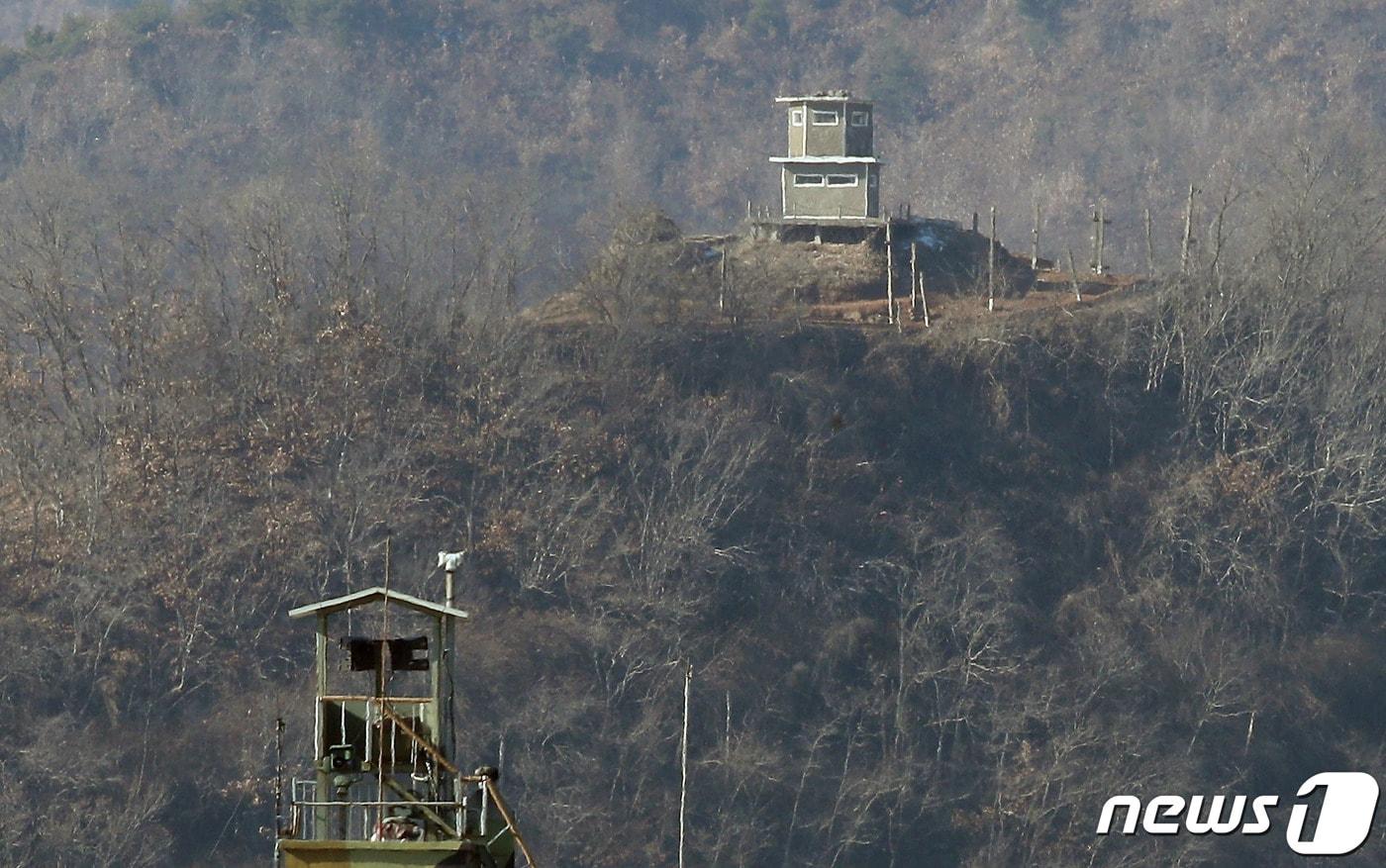경기도 파주시 접경지역에서 바라본 북한군 초소. 2022.1.2/뉴스1 ⓒ News1 박정호 기자