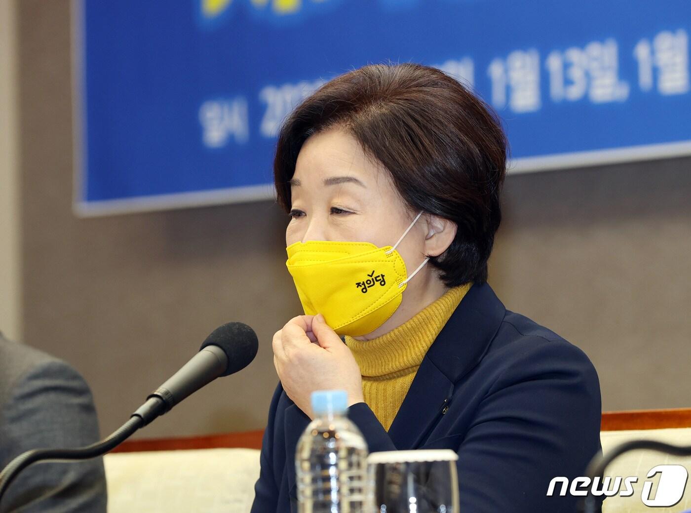 본문 이미지 - 심상정 정의당 대선 후보가 20일 오전 서울 중구 프레스센터에서 열린 한국행정학회 주최 대통령 선거 후보자 초청 토론회에 참석해 발언하고 있다. 2022.1.20/뉴스1 ⓒ News1 국회사진취재단