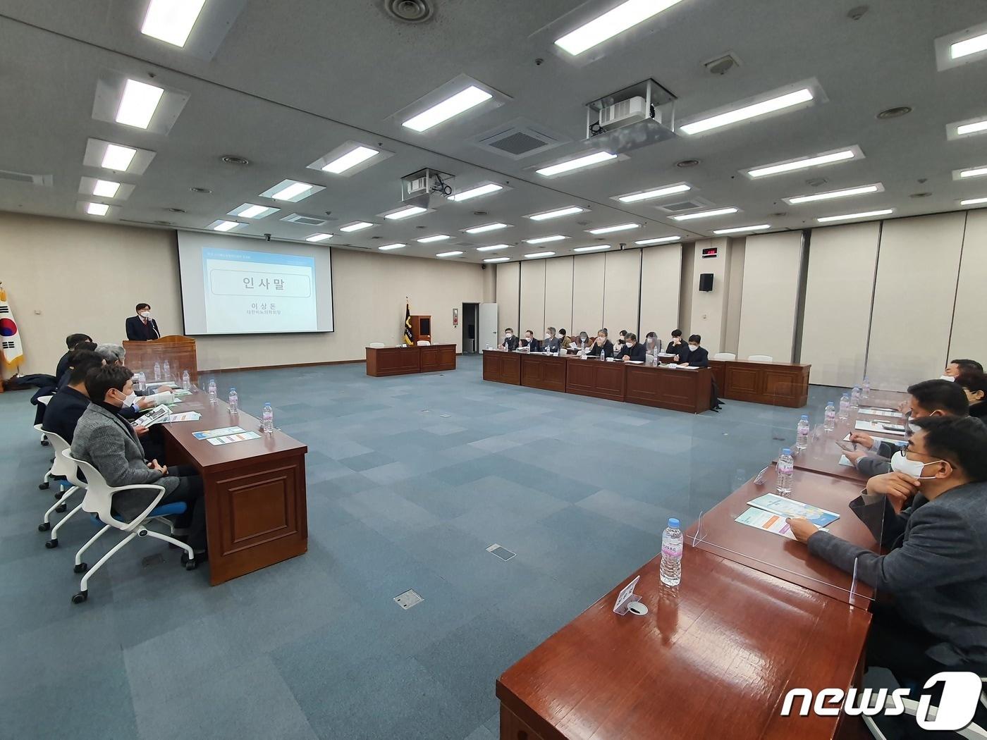 본문 이미지 - 대한비뇨의학회가 20일 오후 부산시의회 대회의실에서 '부산 노인배뇨감염관리센터 공청회'를 열고 있다.2022.1.20/ⓒ 뉴스1 노경민 기자