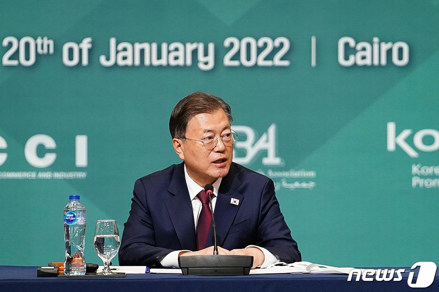 본문 이미지 - 이집트를 공식방문 중인 문재인 대통령 (청와대 제공) 2022.1.21/뉴스1