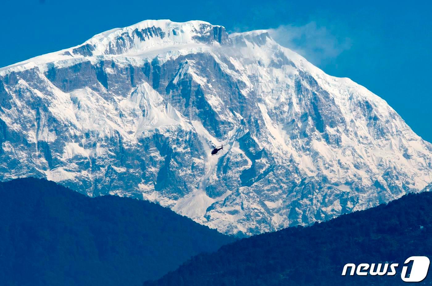  카트만두에서 서쪽으로 약 200km 떨어진 포카라시 안나푸르나 산맥 . 2022.01.21/news1 ⓒ AFP=뉴스1 ⓒ News1 