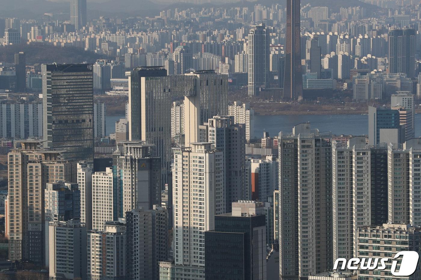 24일 서울 남산에서 바라본 아파트 밀집지역. 2022.1.24/뉴스1 ⓒ News1 성동훈 기자