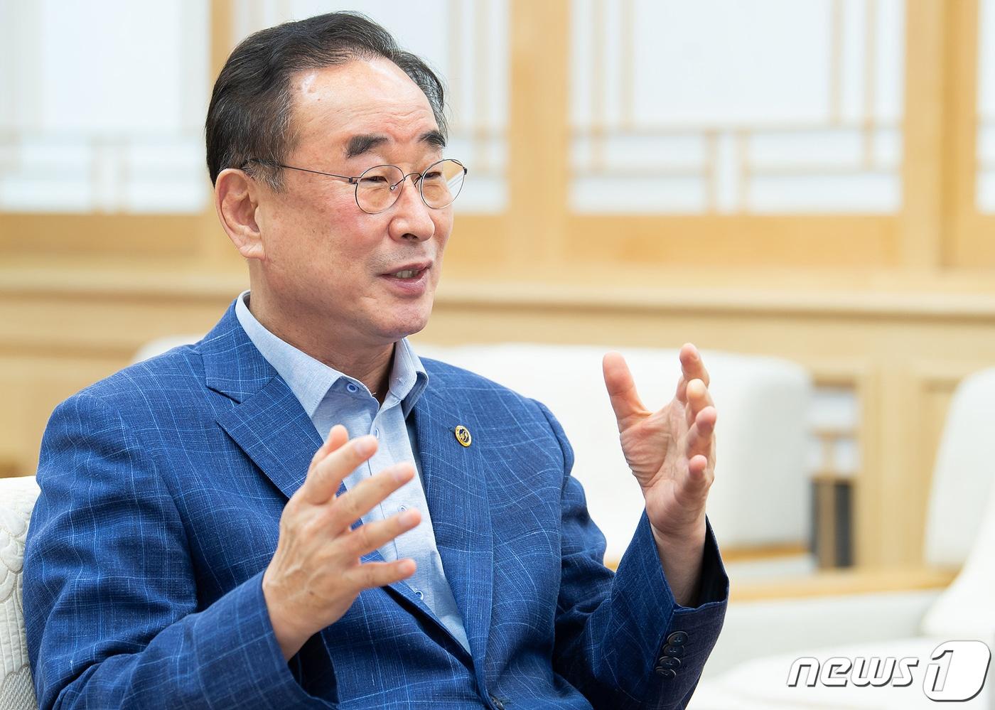 본문 이미지 - 장세용 구미시장이 30일 뉴스1과 인터뷰를 하고 있다. 2022.1.30/ⓒ 뉴스1