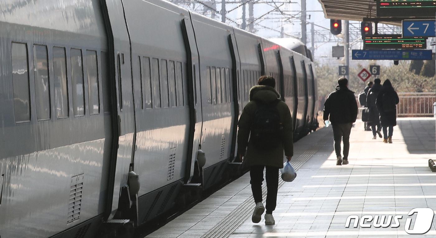 본문 이미지 - KTX 열차 모습.(뉴스1 자료사진)ⓒ News1 임세영 기자