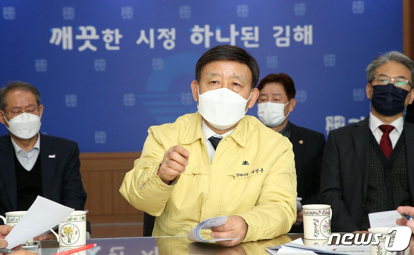 본문 이미지 - 허성곤 경남 김해시장이 3일 오전 시청 프레스센터를 찾아 새해 포부를 밝히고 있다. (김해시 제공) ⓒ 뉴스1