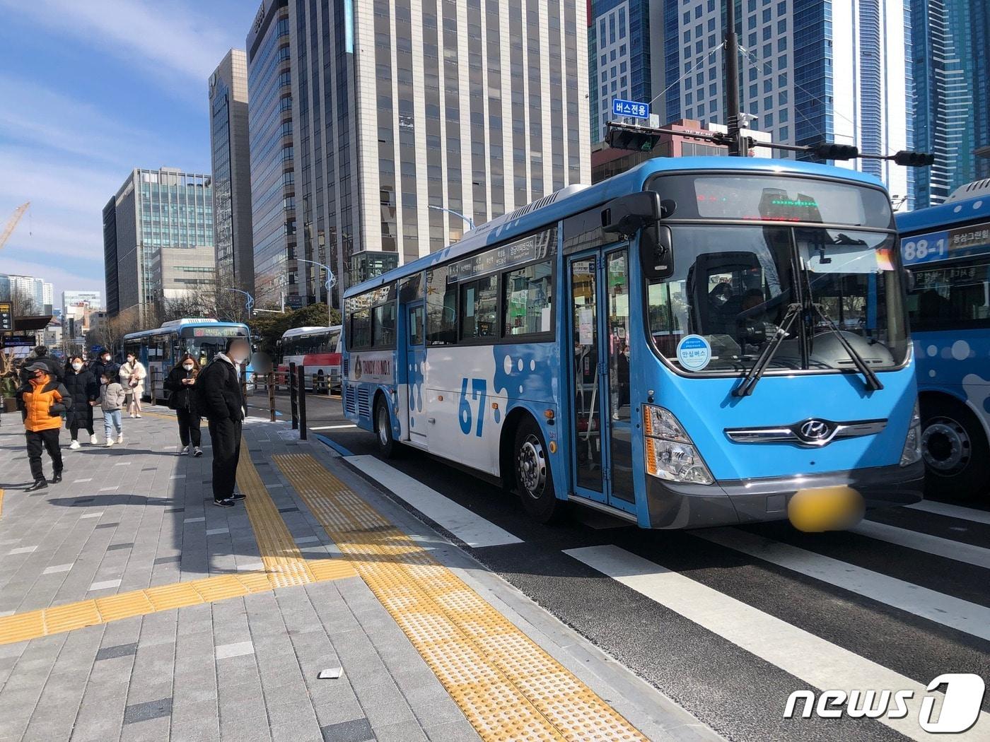 본문 이미지 - 30일 오전 부산 동구 부산역 일대 BRT 모습.ⓒ 뉴스1 백창훈 기자