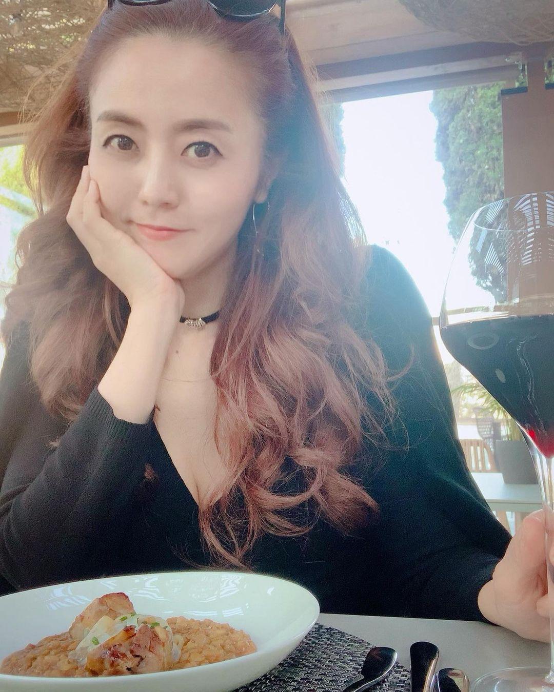 본문 이미지 - 방송인 겸 여행 전문 작가 손미나/ 사진=손미나 인스타그램 ⓒ 뉴스1