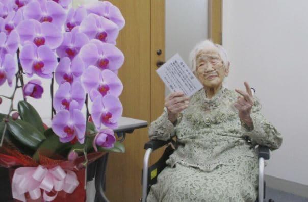 본문 이미지 - 2022년 세계에서 가장 장수한 노인인 일본인 다나카 리지. (교도 통신 갈무리) ⓒ 뉴스1