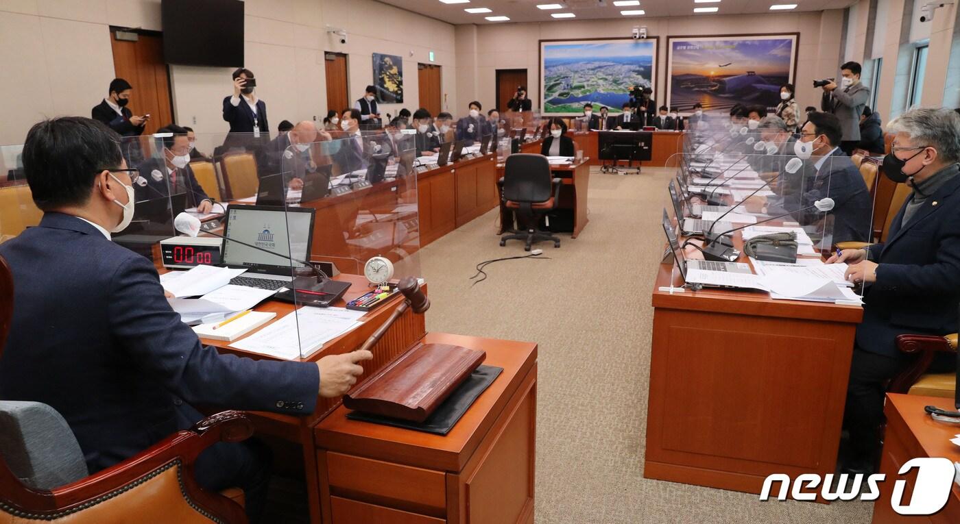 국토교통위원회 전체회의 2022.1.4/뉴스1 ⓒ News1 이승배 기자