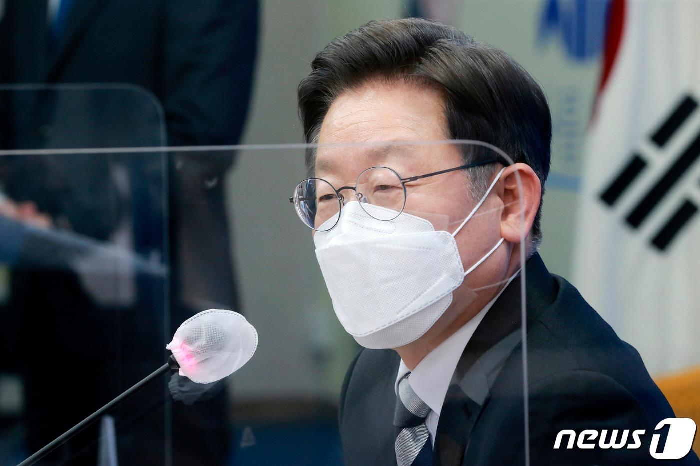 이재명 더불어민주당 대선후보가 4일 오후 서울 여의도 중앙당사에서 열린 후원회 출범식에서 인사말을 하고 있다. 2022.1.4/뉴스1 ⓒ News1 구윤성 기자