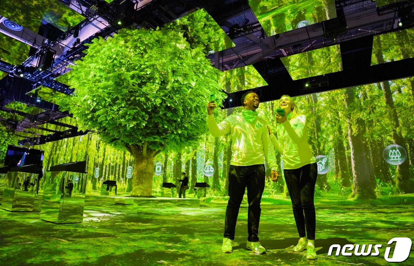 SK에코플랜트가 SK텔레콤과 함께 미국 라스베이거스에서 열린 'CES 2022'에서 그린 ICT 기술을 전시한 모습. (SK텔레콤 제공) 2022.1.5/뉴스1