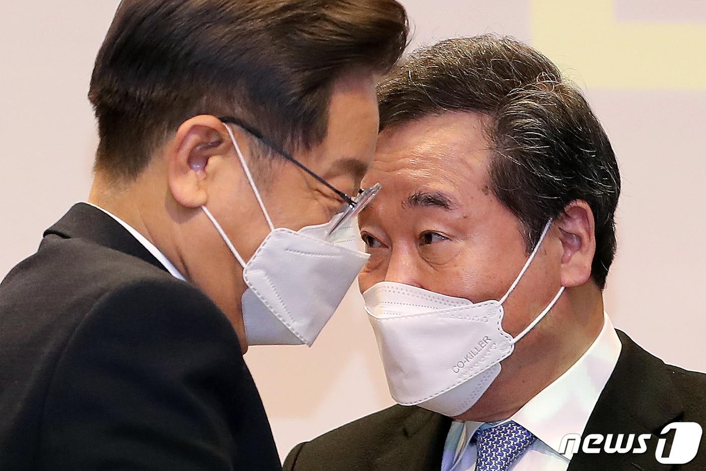 본문 이미지 - 더불어민주당 이재명 대표와 이낙연 전 대표 2022.1.5/뉴스1 ⓒ News1 이동해 기자