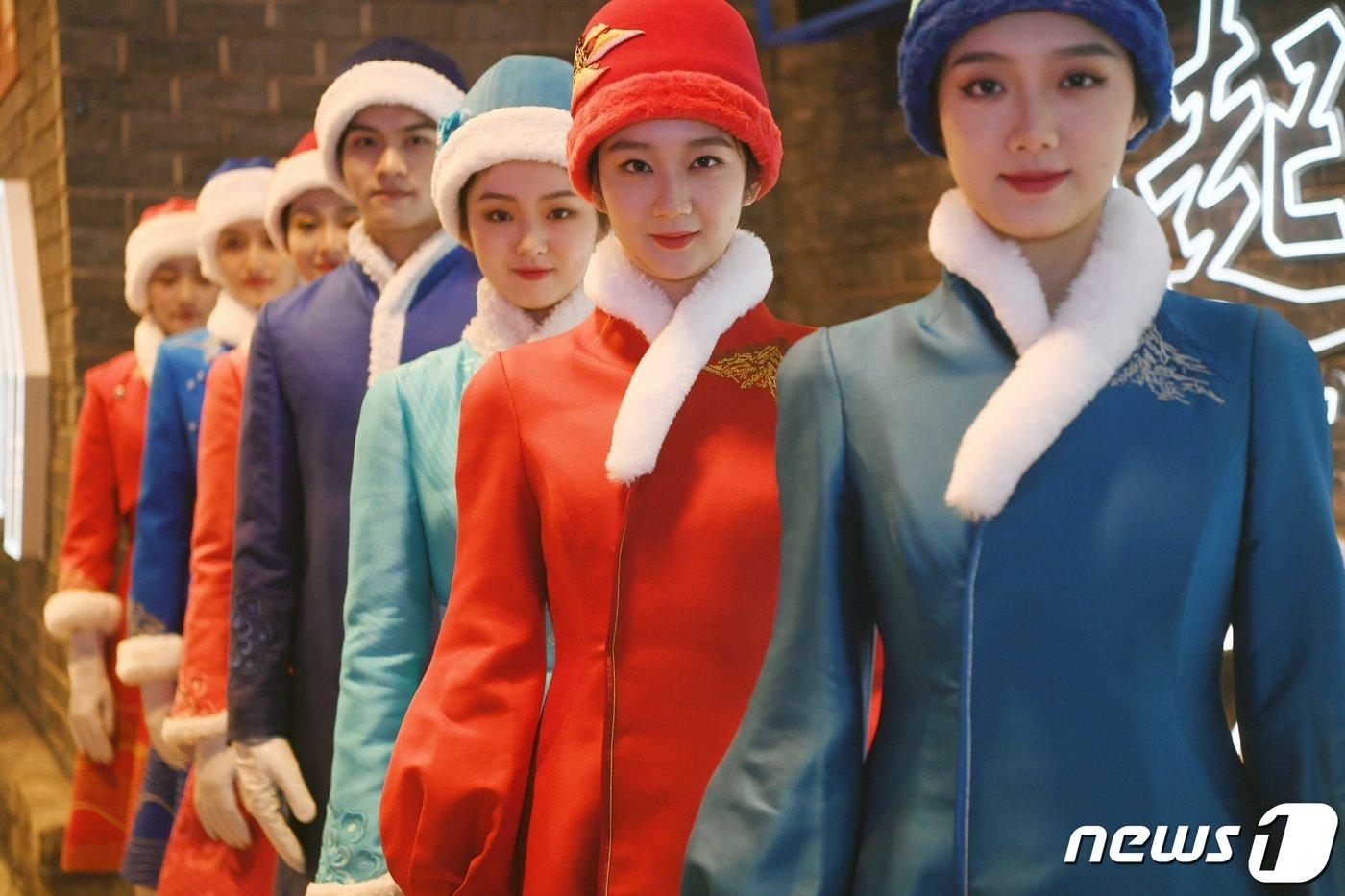 본문 이미지 - 베이징 동계올림픽 시상식 의상(Beijing 2022 트위터 갈무리)ⓒ 뉴스1