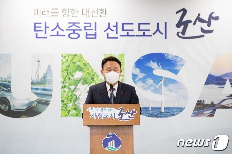 본문 이미지 - 강임준 군산시장이 신년 브리핑을 통해 올 시정운영계획을 밝히고 있다.ⓒ 뉴스1
