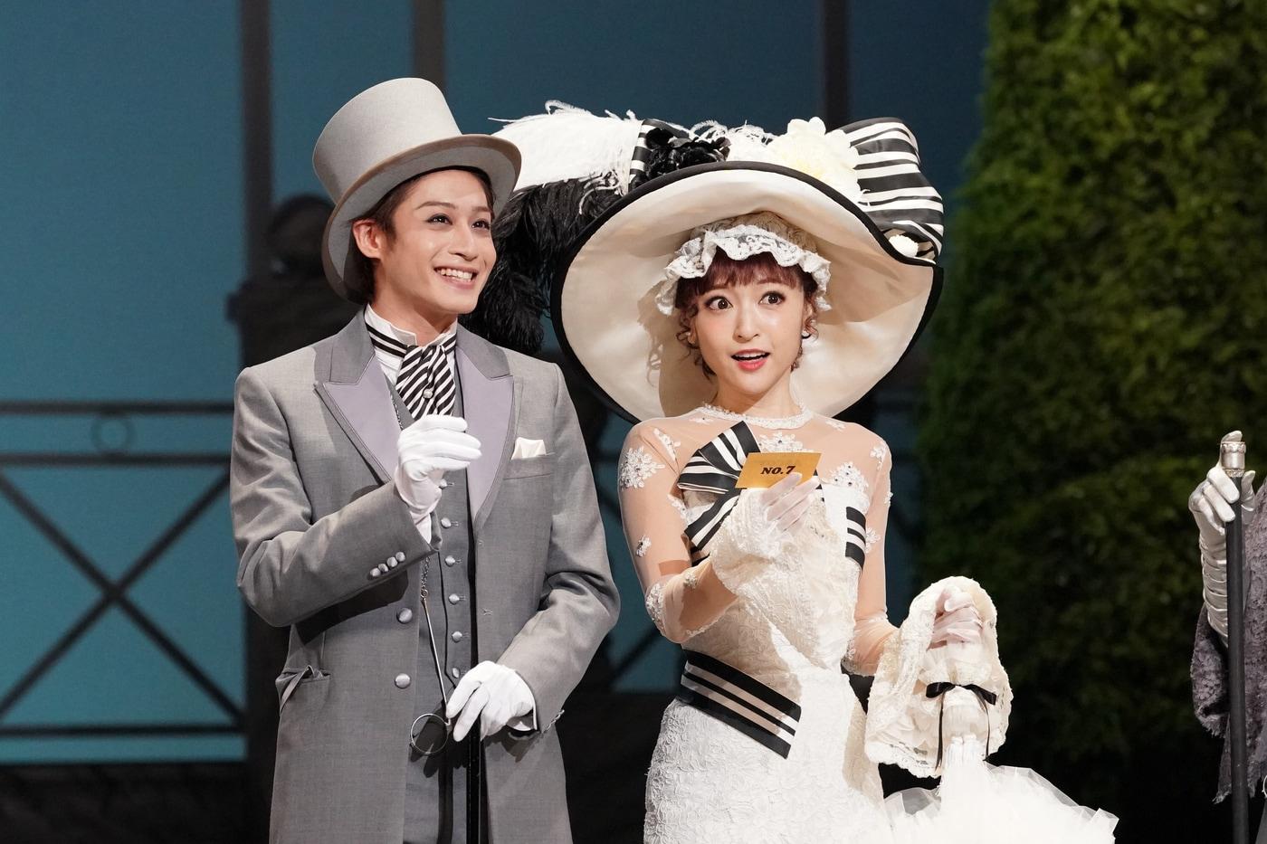 본문 이미지 - '마이 페어 레이디' 공연 중인 마에야마 타카히사와 칸다 사야카 /토호연극부 트위터 캡처 ⓒ 뉴스1
