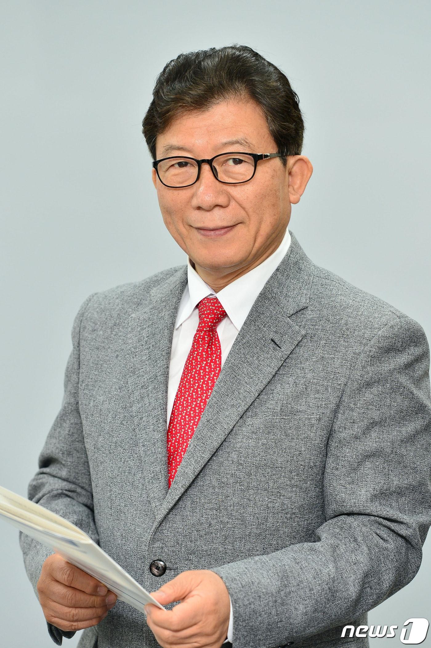 본문 이미지 - 김인철 성균관대 경제학과 명예교수.