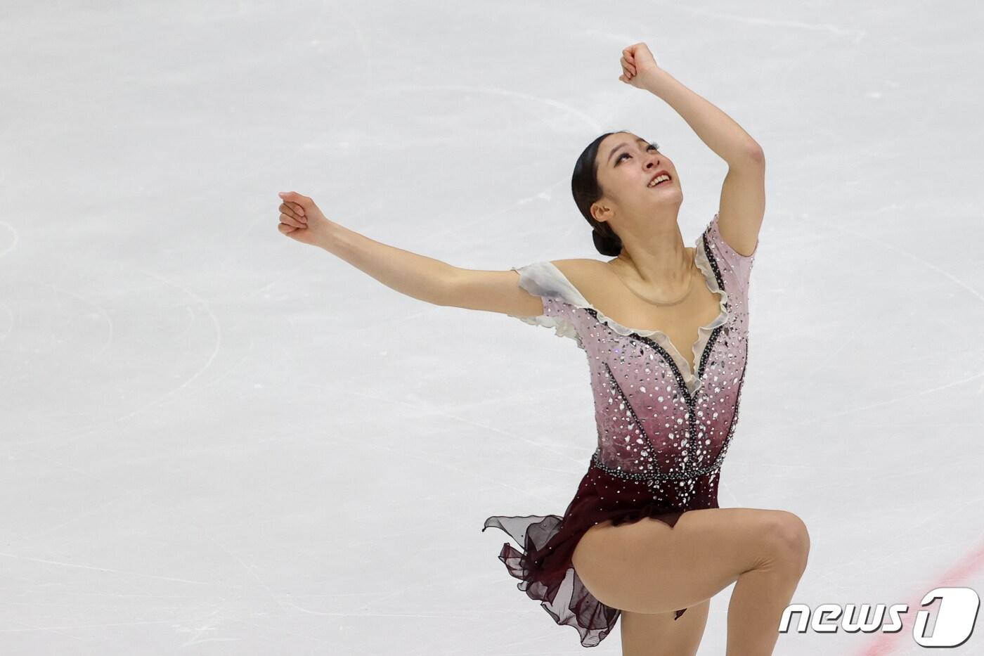 본문 이미지 - 9일 경기 의정부실내빙상장에서 열린 KB금융 코리아 피겨스케이팅 챔피언십 2022(제76회 전국남녀 피겨스케이팅 종합선수권대회)에서 유영(수리고)이 프리 스케이팅을 펼치고 있다. 2022.1.9/뉴스1 ⓒ News1 안은나 기자