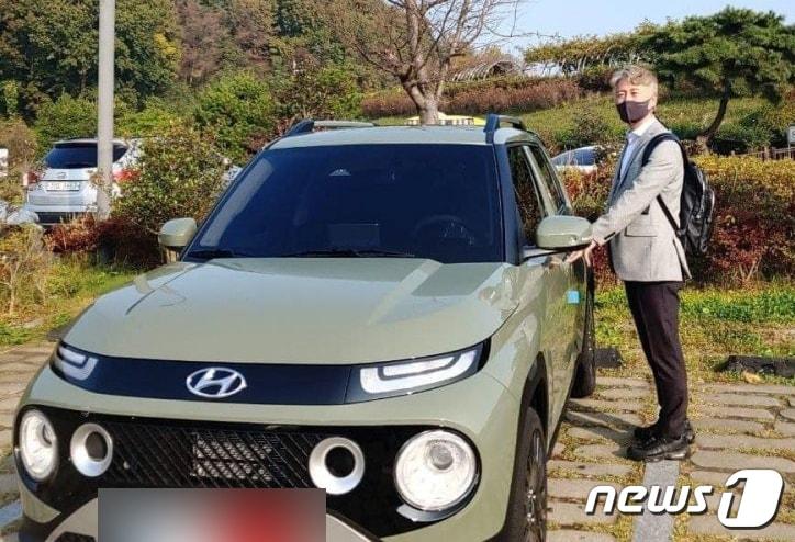 본문 이미지 - 김이강 광주 서구청장이 지난 1월 자신의 SNS에 게시한 캐스퍼 언박싱 사진 캡처. (SNS 갈무리) 2022.10.3/뉴스1