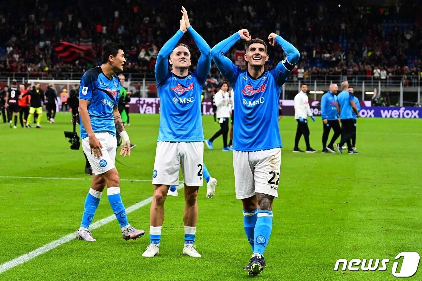 본문 이미지 - 김민재(왼쪽) ⓒ AFP=뉴스1