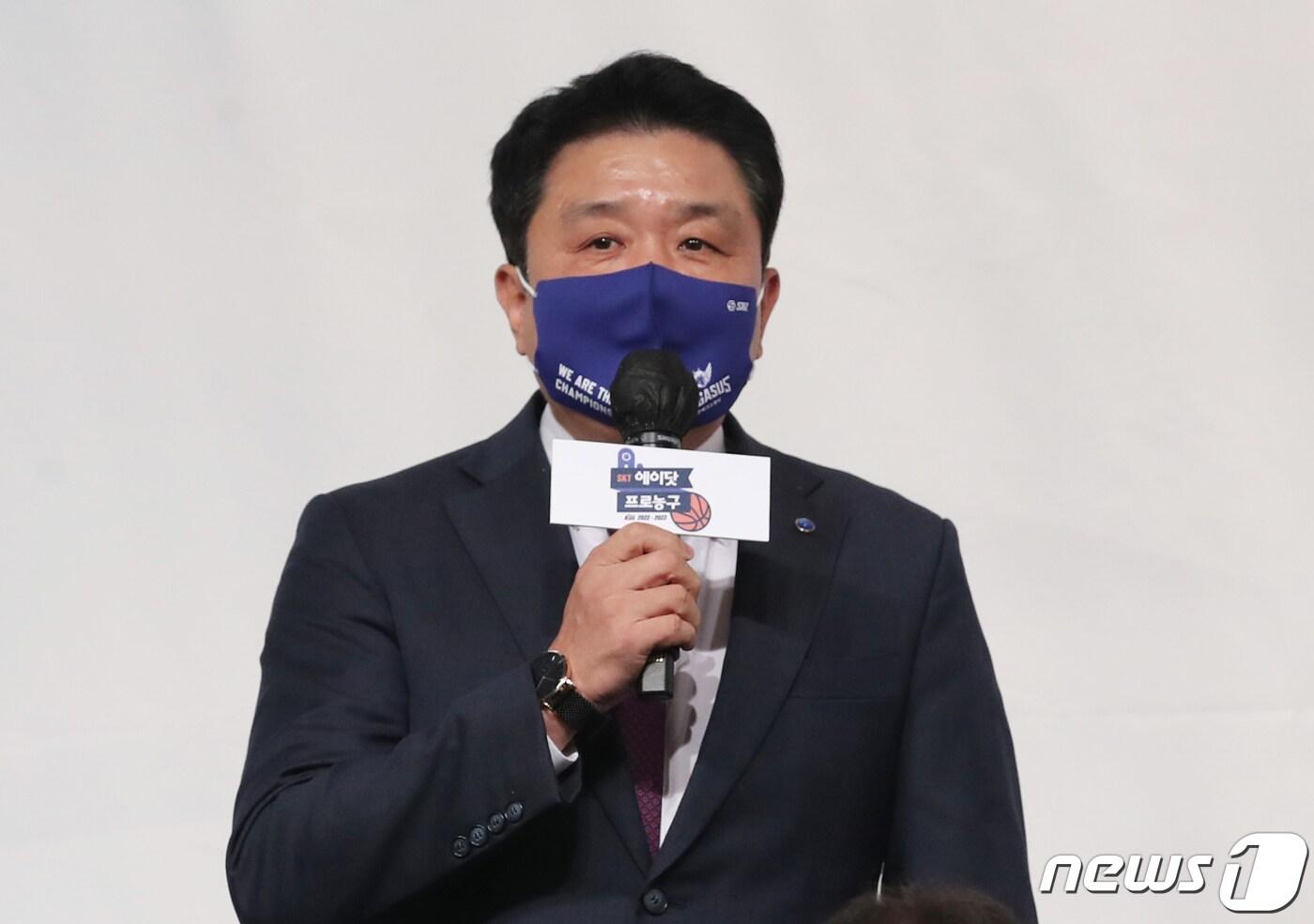 본문 이미지 - 대구 한국가스공사 유도훈 감독이 11일 서울 강남구 리베라호텔에서 열린 '2022-2023 SKT 에이닷 프로농구' 개막 미디어데이에서 포부를 밝히고 있다. 2022.10.11/뉴스1 ⓒ News1 송원영 기자