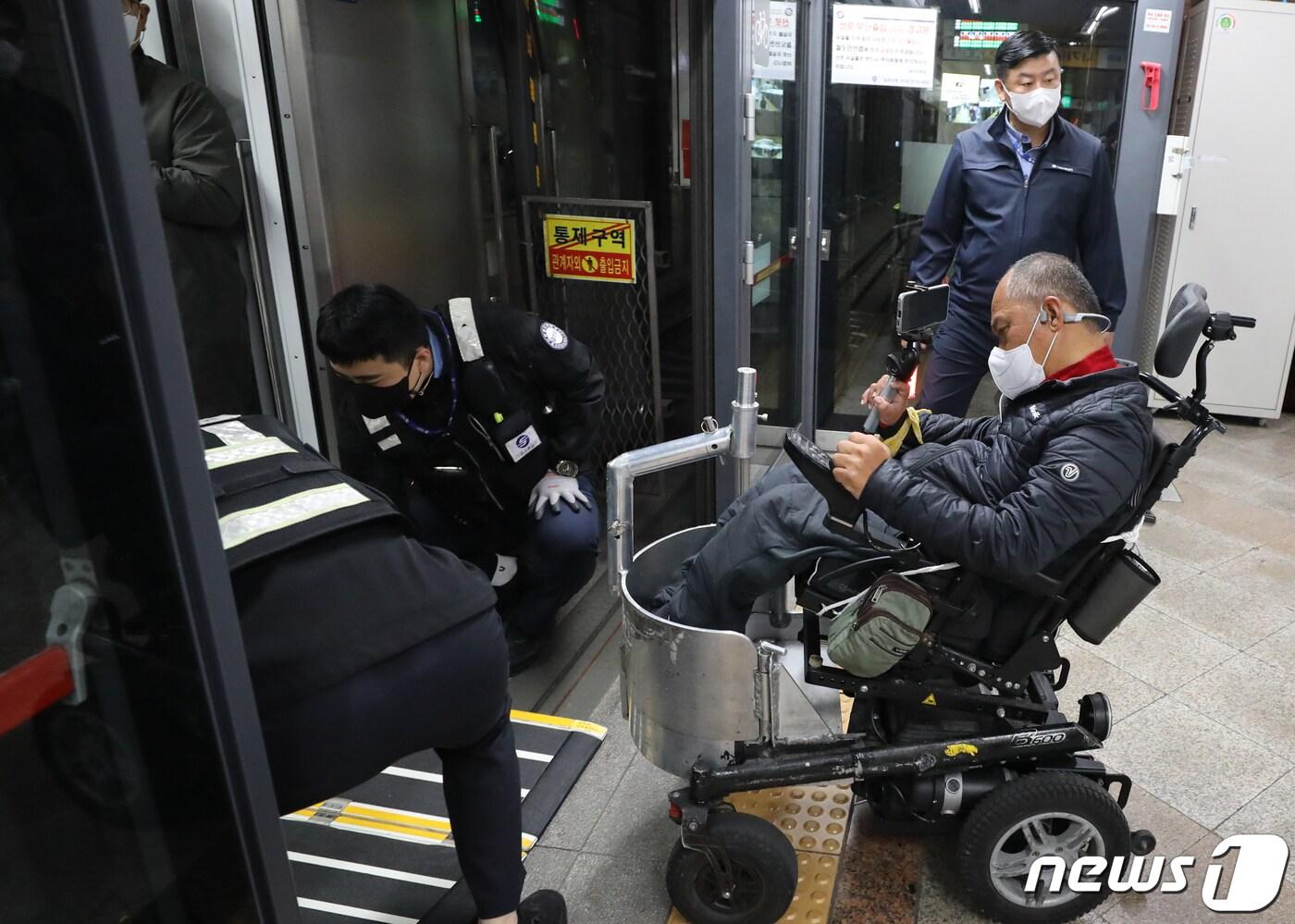 본문 이미지 - 7일 충북 음성군 비영리단체협의회가 주민 이동권 확보를 위한 모니터링을 한다고 밝혔다.(자료사진) / 뉴스1 ⓒ News1