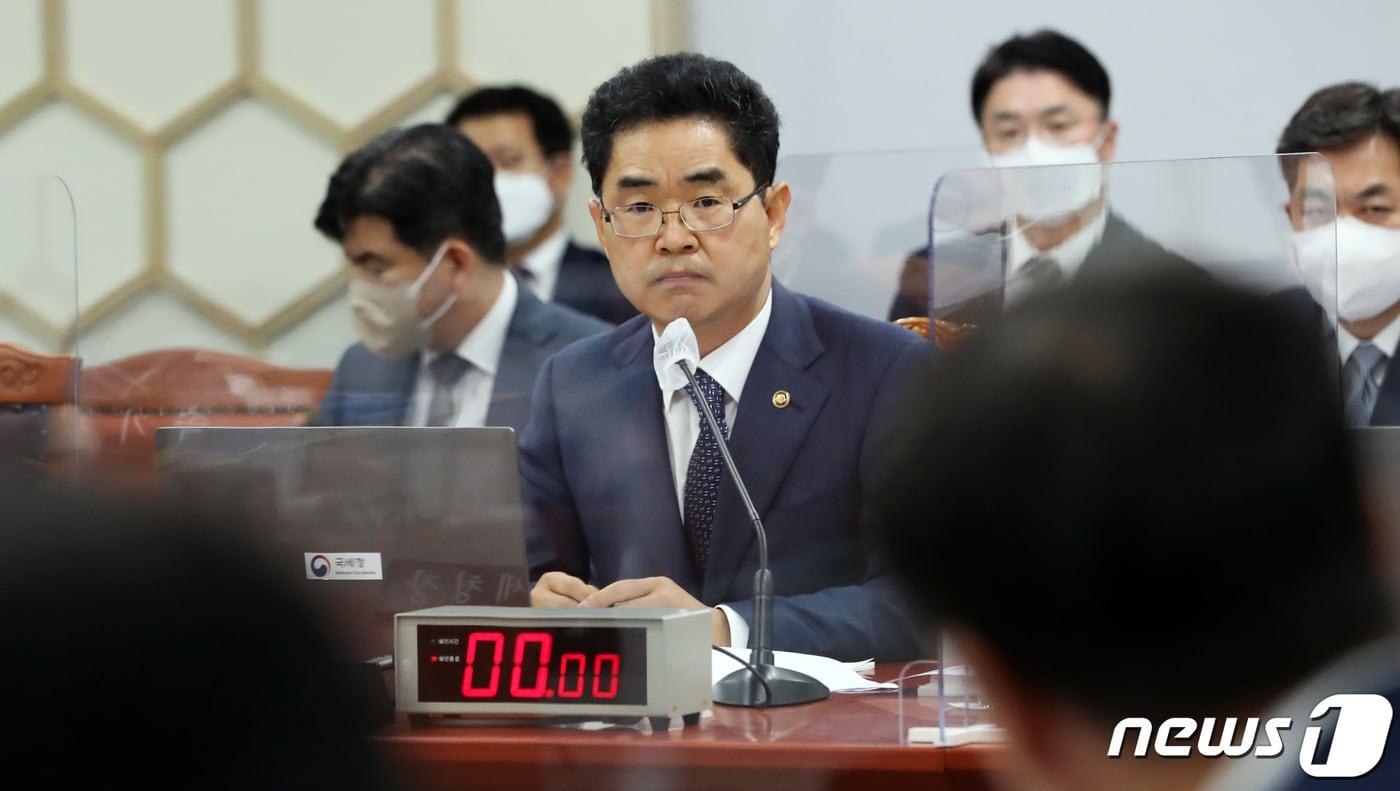 김창기 국세청장이 12일 오전 정부세종2청사에서 열린 국회 기획재정위원회의 국세청, 서울지방국세청, 중부지방국세청, 인천지방국세청 국정감사에서 참석하고 있다.  2022.10.12/뉴스1 ⓒ News1 김기남 기자