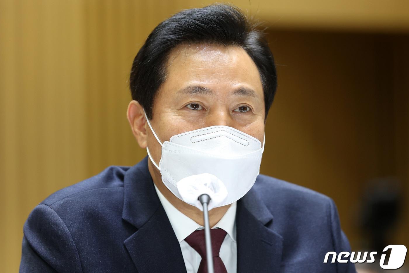 오세훈 서울시장이 12일 서울시청에서 열린 국회 행정안전위원회의 서울시에 대한 국정감사에서 의원 질의에 답변하고 있다. 2022.10.12/뉴스1 ⓒ News1 조태형 기자