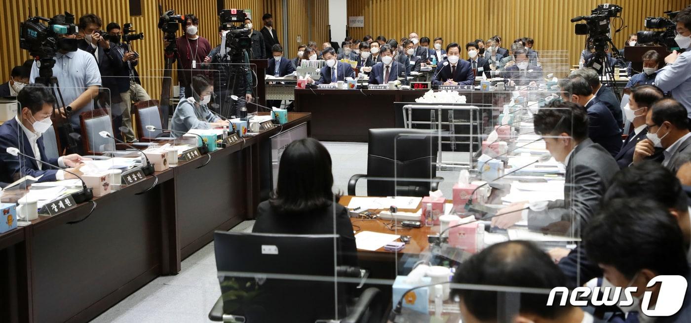 본문 이미지 - 지난 12일 서울시청에서 국회 행정안전위원회의 서울시에 대한 국정감사가 진행되고 있다. 2022.10.12/뉴스1 ⓒ News1 조태형 기자