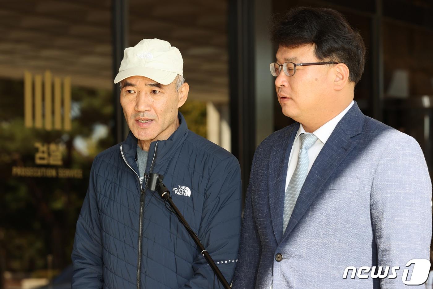 본문 이미지 - 서해 피살 공무원 이대준 씨의 친형 이래진(왼쪽) 씨ⓒ News1 이광호 기자