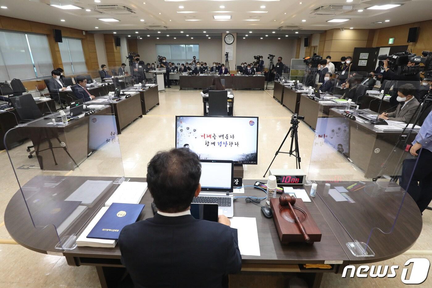 본문 이미지 - 13일 오후 대구시교육청에서 국회 교육위원회의 대구·경북, 강원교육청에 대한 국정감사가 진행되고 있다. 2022.10.13/뉴스1 ⓒ News1 공정식 기자