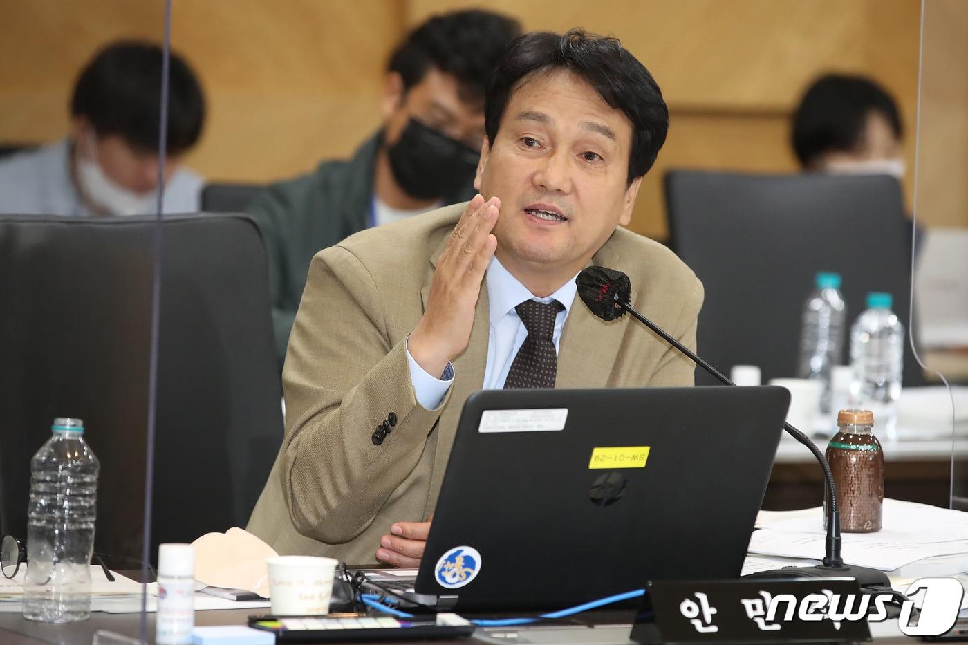 본문 이미지 - 안민석 더불어민주당 의원. 뉴스1 ⓒ News1 공정식 기자