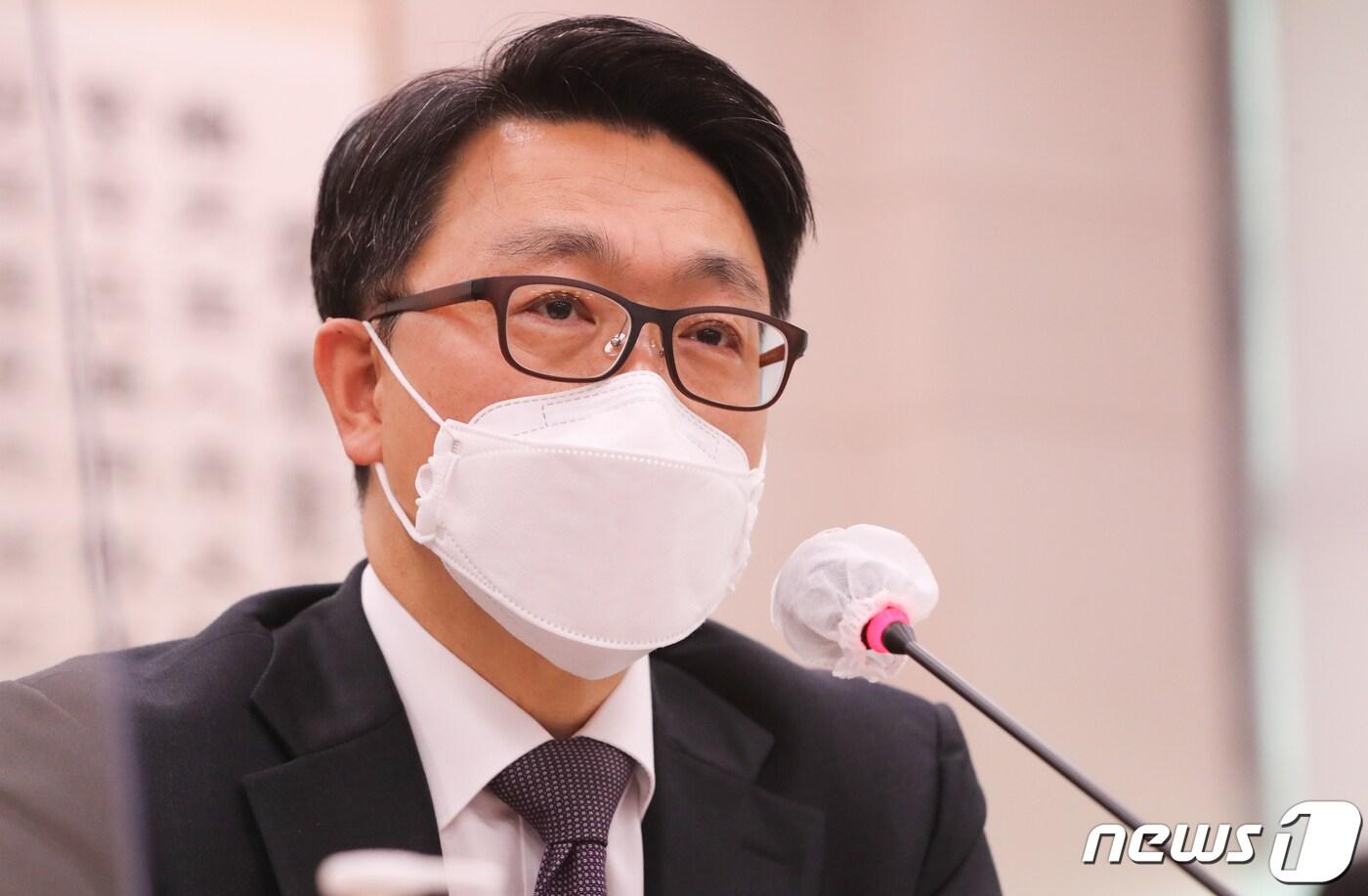 김진욱 고위공직자범죄수사처&#40;공수처&#41; 처장이 서울 여의도 국회에서 열린 법제사법위원회의 고위공직자범죄수사처 대한 국정감사에서 의원들의 질의에 답하고 있다. 2022.10.13/뉴스1 ⓒ News1 허경 기자
