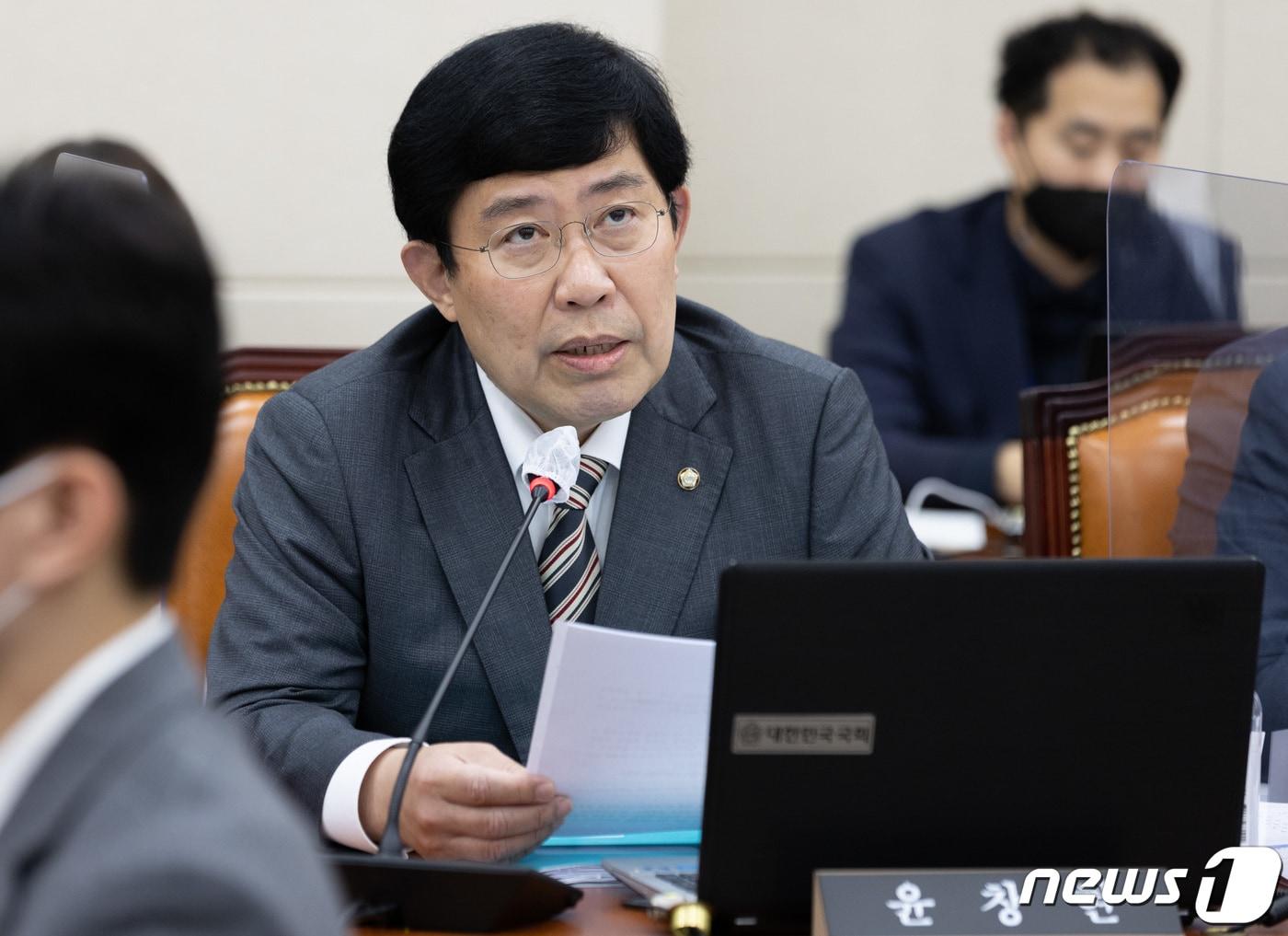 본문 이미지 - 윤창현 국민의힘 의원이 14일 오전 서울 여의도 국회에서 열린 정무위원회의 개인정보보호위원회 등에 대한 국정감사에서 의사 진행 발언을 하고 있다. 2022.10.14/뉴스1 ⓒ News1 이재명 기자