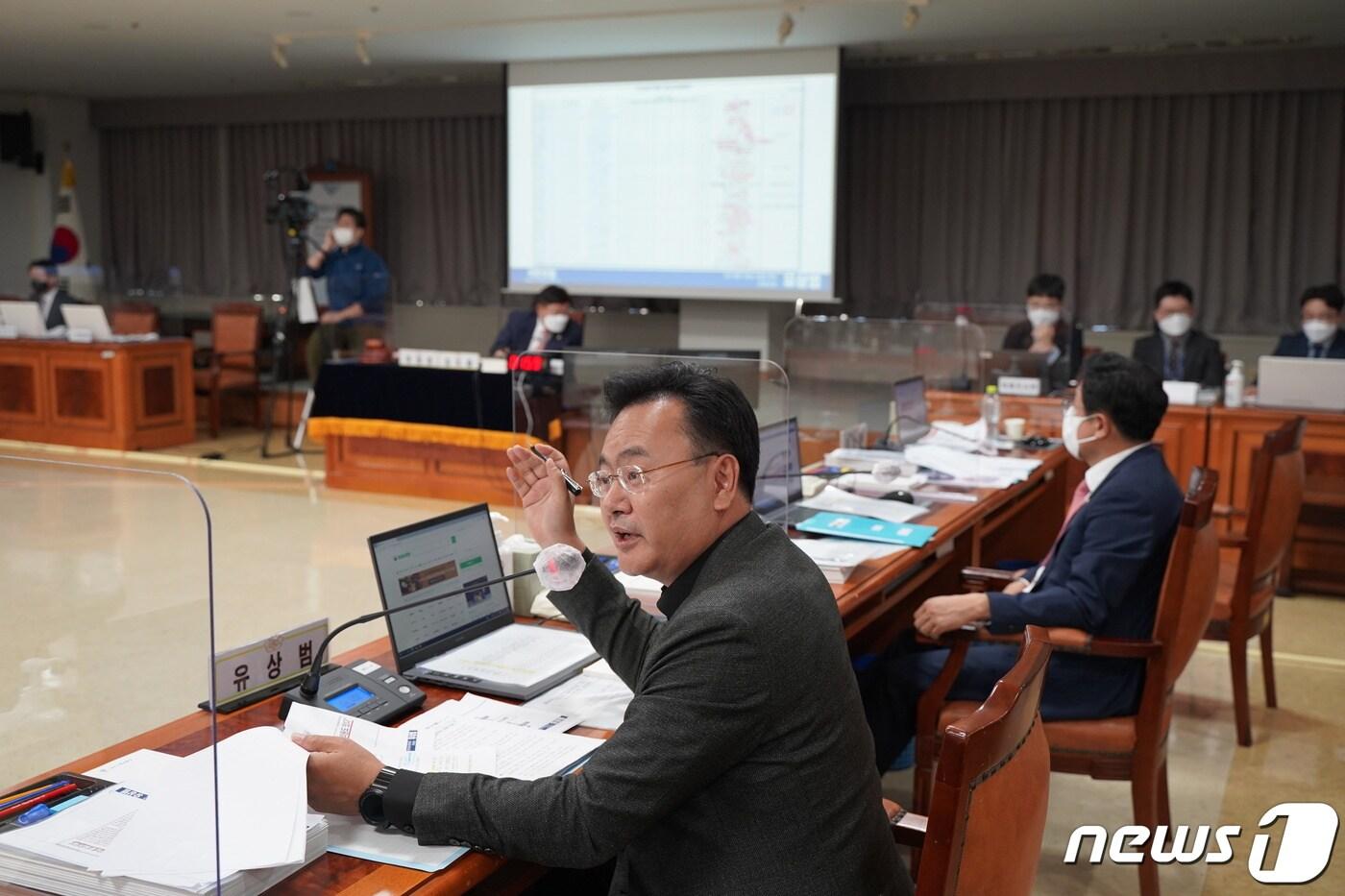 본문 이미지 - 14일 대전고검에서 열린 법제사법위원회 국정감사에서 국민의힘 유상범 의원이 질의를 하고 있다.(의원실 제공)2022.10.14.ⓒ 뉴스1