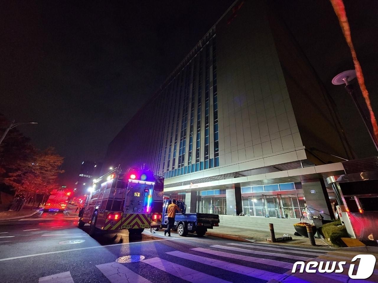 본문 이미지 - 지난해 10월 발생한 카카오 전산센터 화재로 금융 서비스 장애까지 발생했다. 예상치 못한 재해로부터 서비스 연속성을 유지하기 위한 &#39;재해복구&#39;&#40;DR·Disaster Recovery&#41;의 중요성이 금융권에서도 대두됐다. 2022.10.15/뉴스1 ⓒ News1 박세연 기자