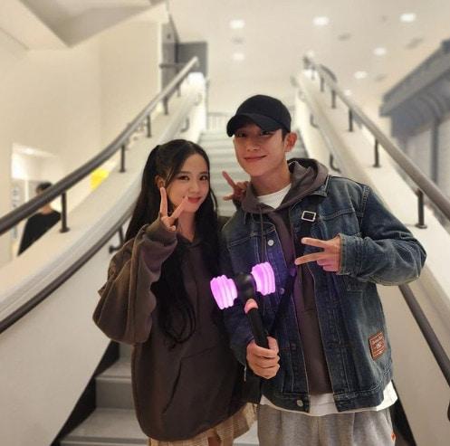 본문 이미지 - 블랙핑크 지수, 정해인(왼쪽부터) / 정해인 인스타그램