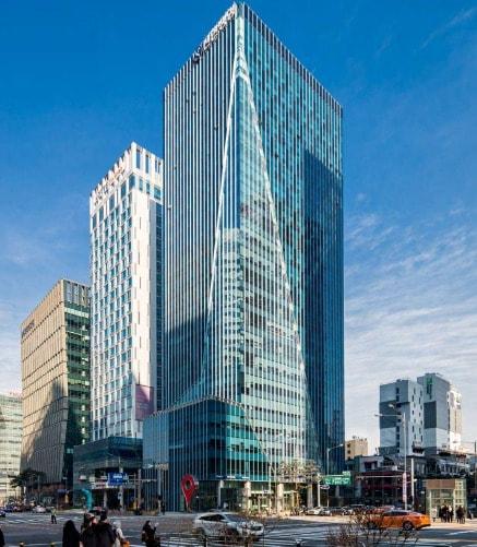 본문 이미지 -  중구 을지로에 위치한 신한L타워 (신한알파리츠 제공)