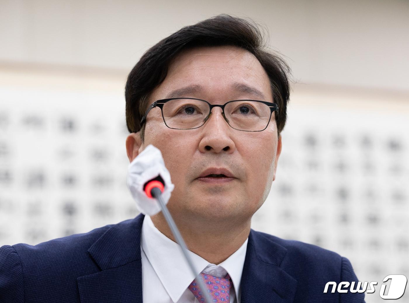본문 이미지 - 송경호 서울중앙지검 검사장이 18일 오후 서울 여의도 국회에서 열린 법제사법위원회의 서울고등검찰청·수원고등검찰청·서울중앙지방검찰청 등에 대한 국정감사에서 의원 질의에 답변하고 있다. 2022.10.18/뉴스1 ⓒ News1 이재명 기자