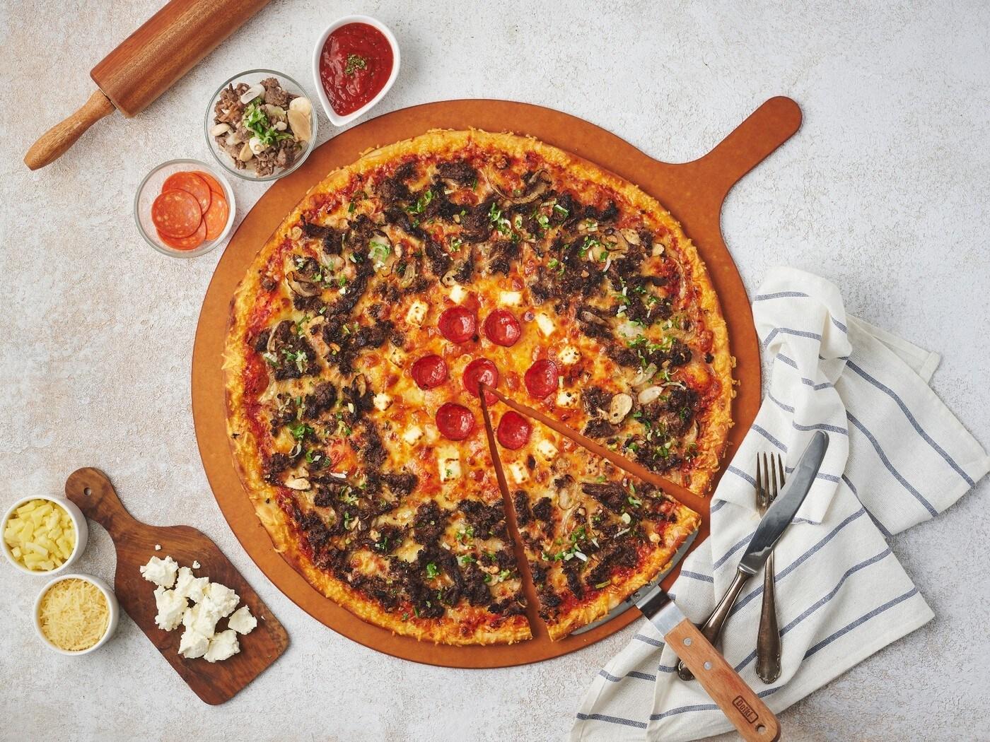 본문 이미지 - 롯데마트가 가성비 프리미엄 피자 2탄으로 '한근 소불고기 피자'를 출시했다.(롯데마트제공)