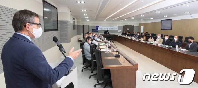 본문 이미지 - ‘제7회 수소연료전지 국제 콘퍼런스’가 19일 우석대학교(총장 남천현)에서 개최됐다. (우석대 제공) 2022.10.19/뉴스1