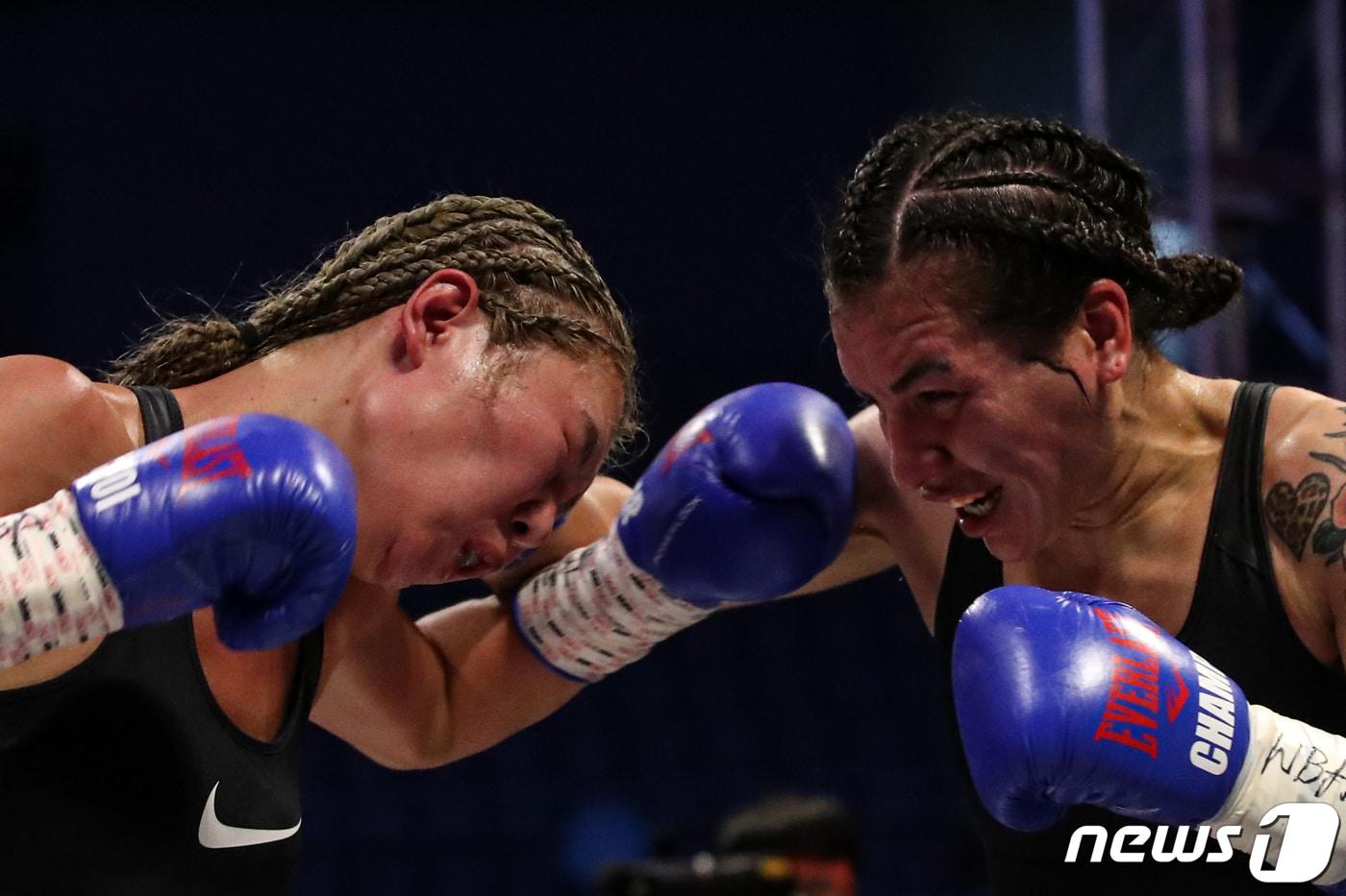 최현미가 세 체급 타이틀 획득에 실패했다. 사진은 2022년 슈퍼페더급 세계 챔피언 결정전을 치르던 당시의 최현미. 2022.10.19/뉴스1 ⓒ News1 이승배 기자